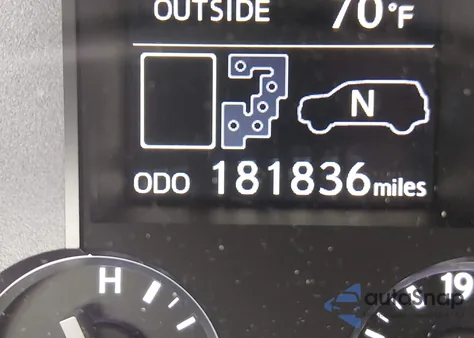 2015 Lexus Lx 570 z USA, uszkodzony, nr VIN JTJHY7AX4F4177553